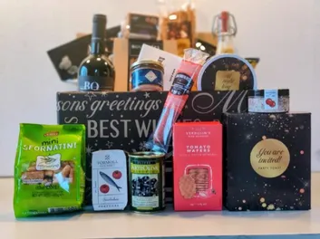 Kerst cadeau box met ambachtelijke producten